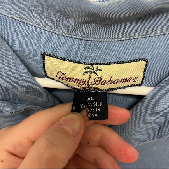 Tommy Bahama 100% Silk Mens Light Blue Button Down Short Sleeve Shirt size XL - Picture 3 of 5